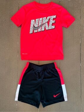Nike Toddler Girls 2-Piece Athetic Short-Sleeve Shirt & Shorts Set • Size 4 (XS)